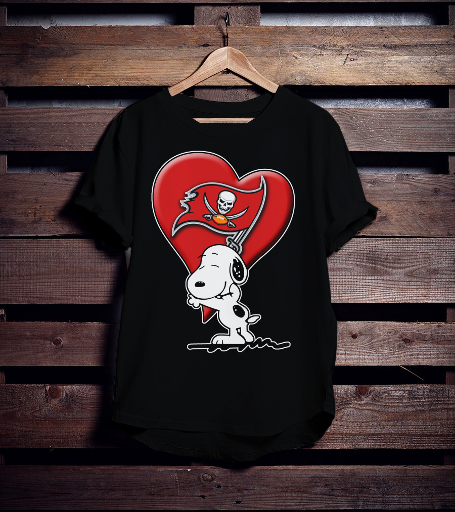 Snoopy Heart Tampa Bay Buccaneers Flag T-Shirt