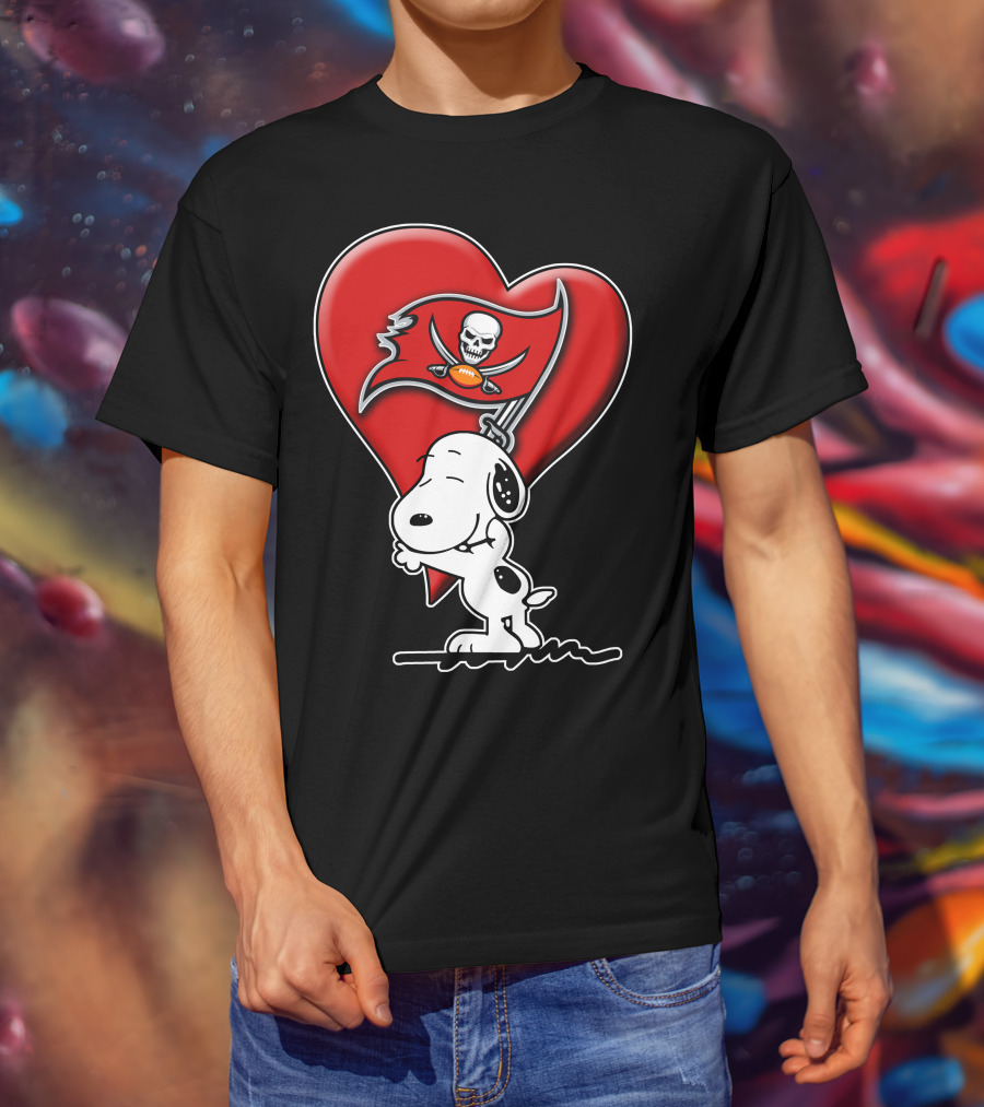 Snoopy Heart Tampa Bay Buccaneers Flag T-Shirt