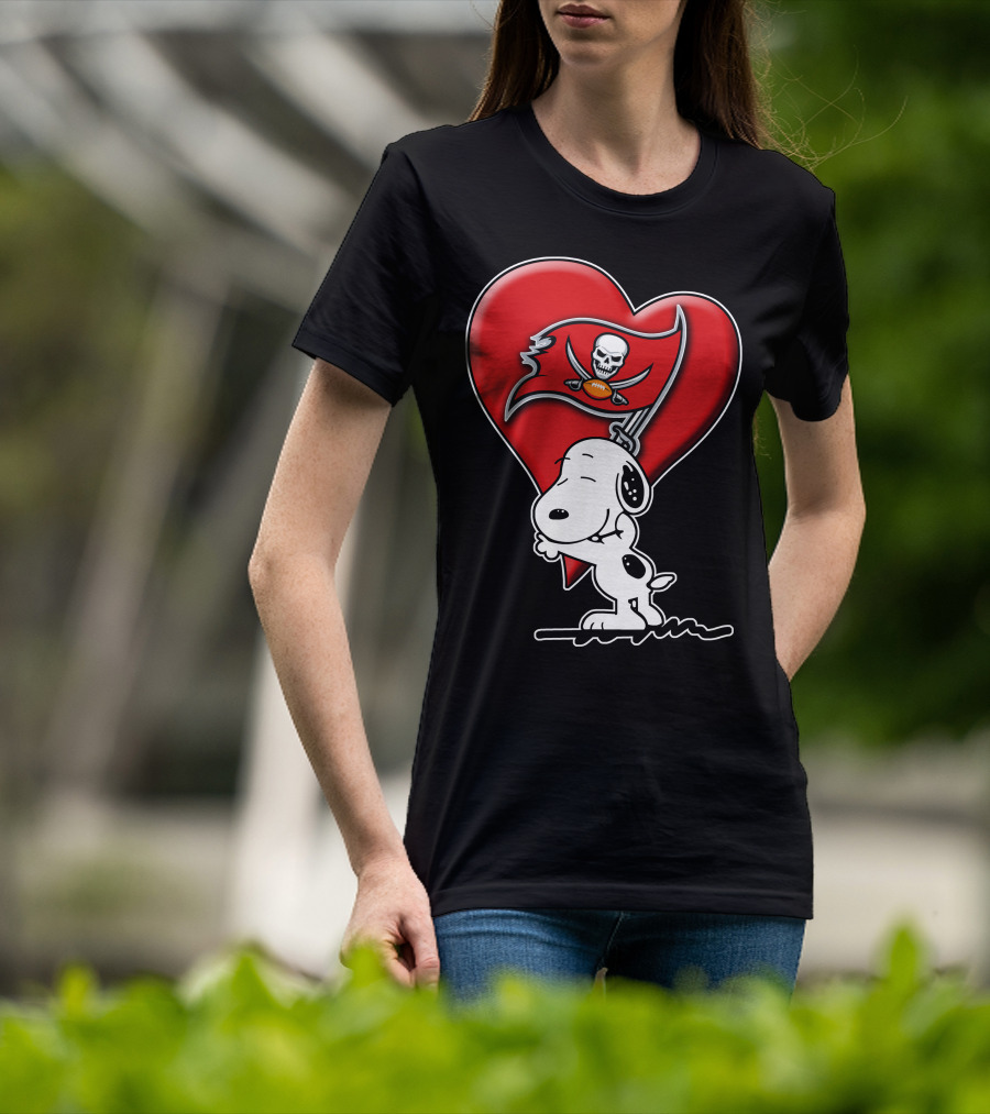 Snoopy Heart Tampa Bay Buccaneers Flag T-Shirt