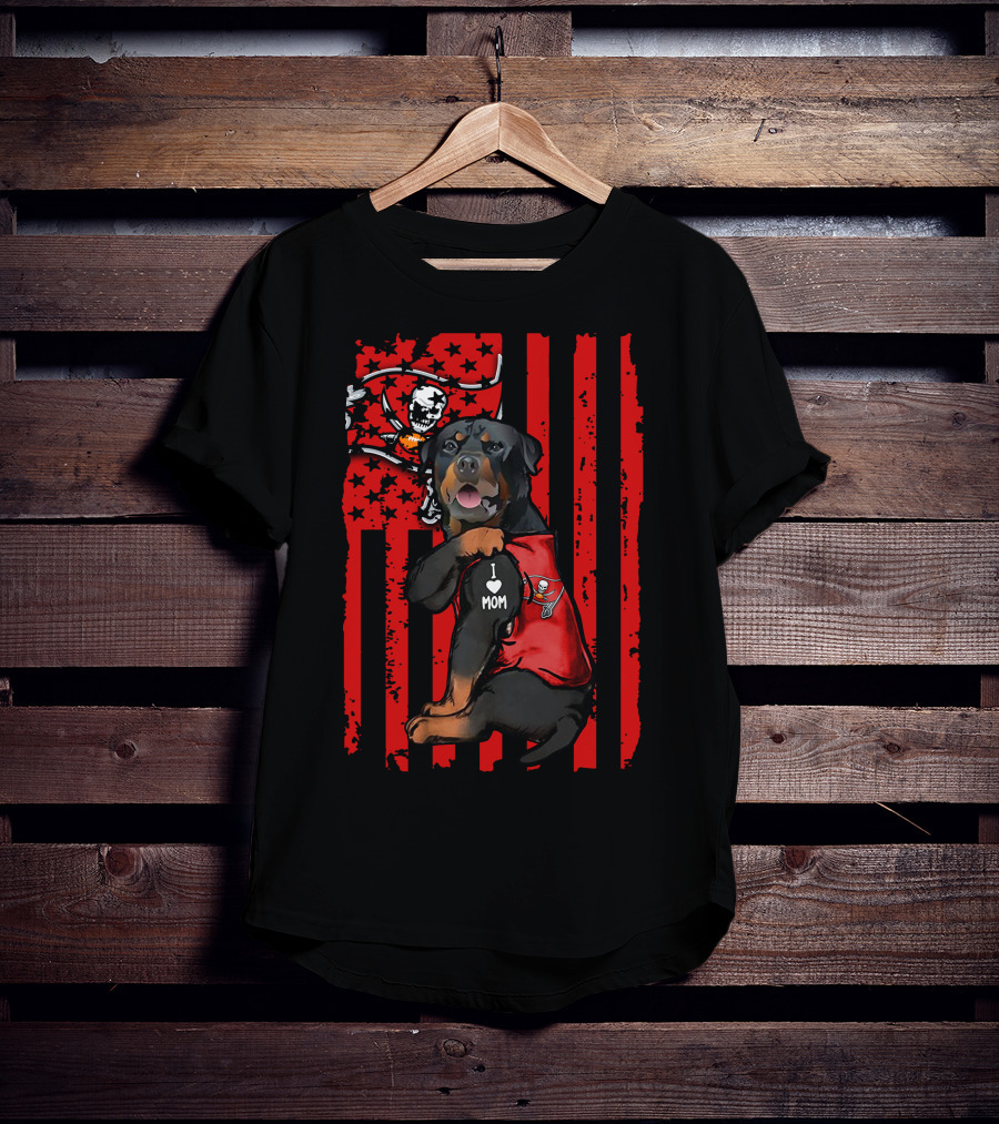 Rottweiler Tampa Bay Buccaneers I Love Mom Flag T-Shirt