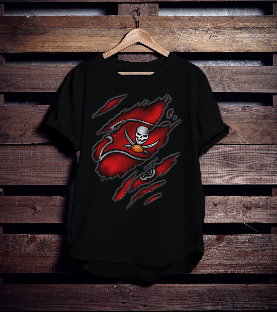 Torn V3 Tampa Bay Buccaneers Skull And Flag T-Shirt