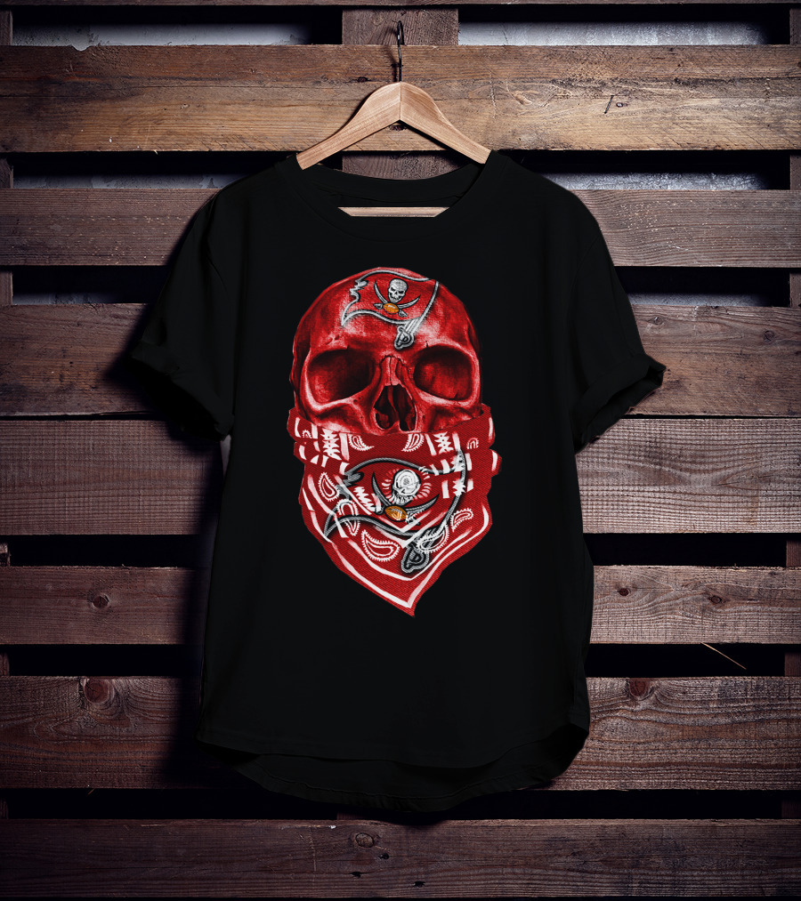 Skull V5 Tampa Bay Buccaneers Bandana Pirate Flag T-Shirt