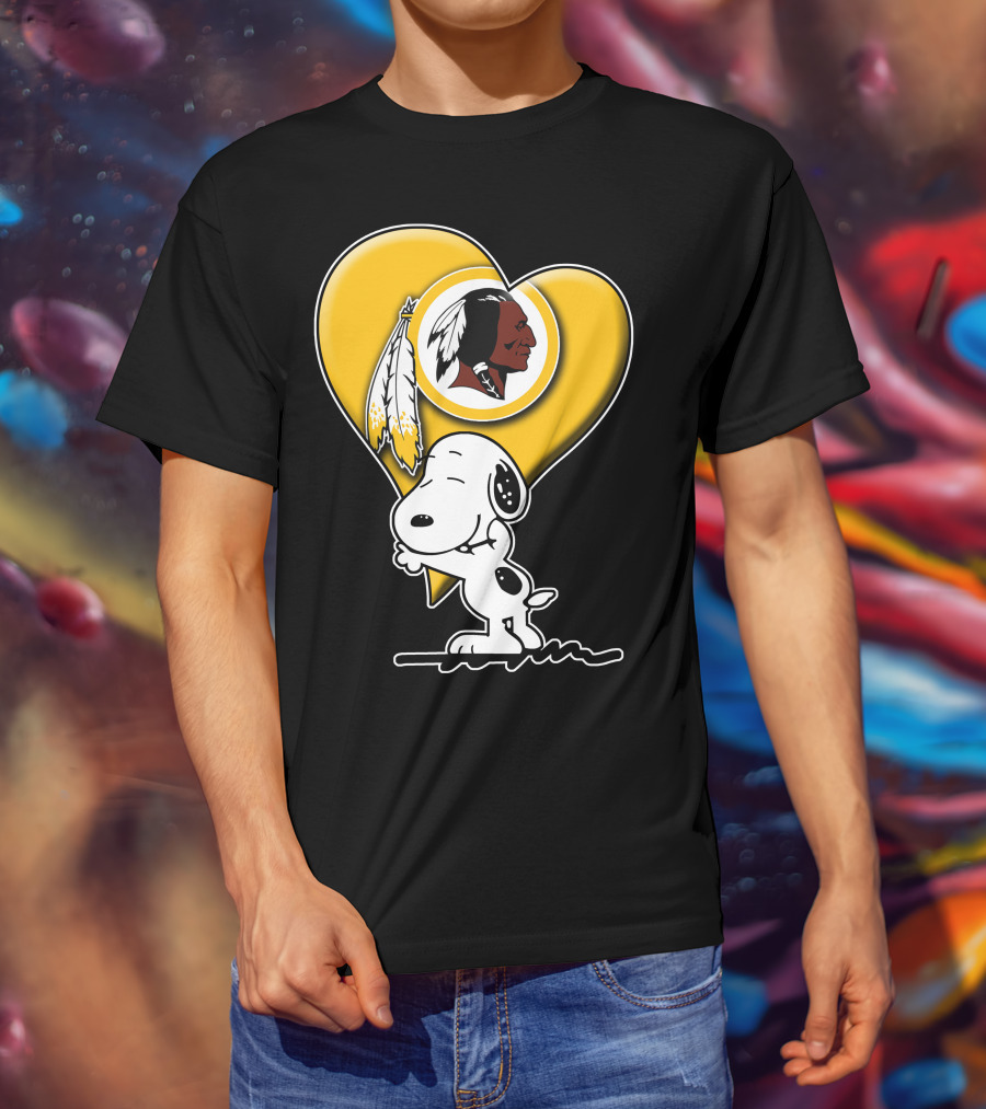 Snoopy Hugging Heart Washington Redskins T-Shirt