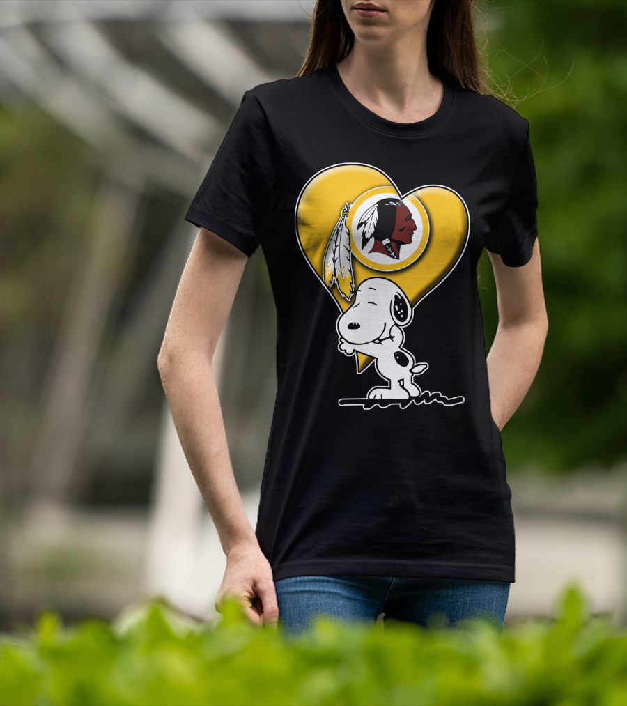 Snoopy Hugging Heart Washington Redskins T-Shirt