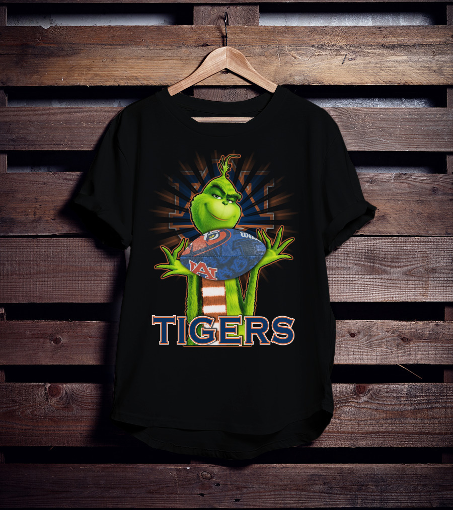 Auburn Tigers Grinch Holding Football T-Shirt