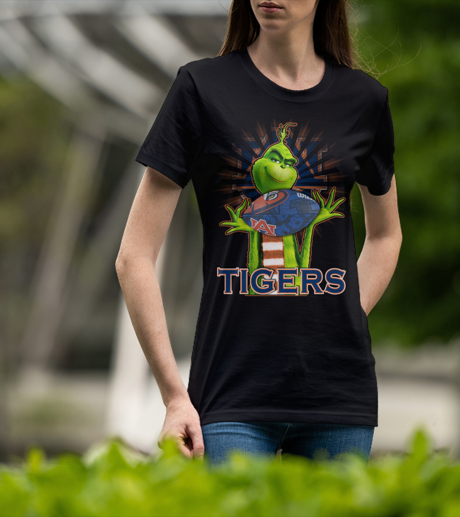 Auburn Tigers Grinch Holding Football T-Shirt