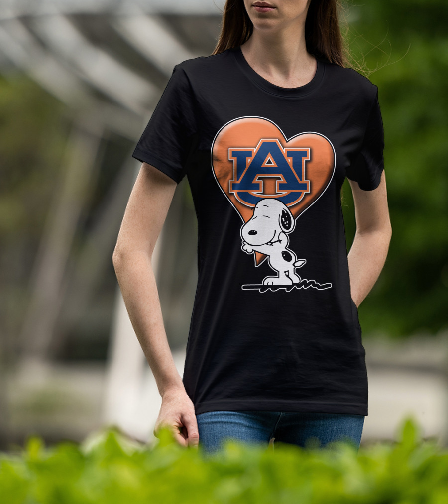 Snoopy Hugging Auburn Tigers Heart T-Shirt