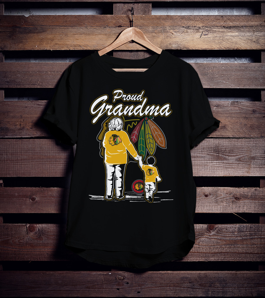 Proud Grandma Chicago Blackhawks Family Holding Hands T-Shirt
