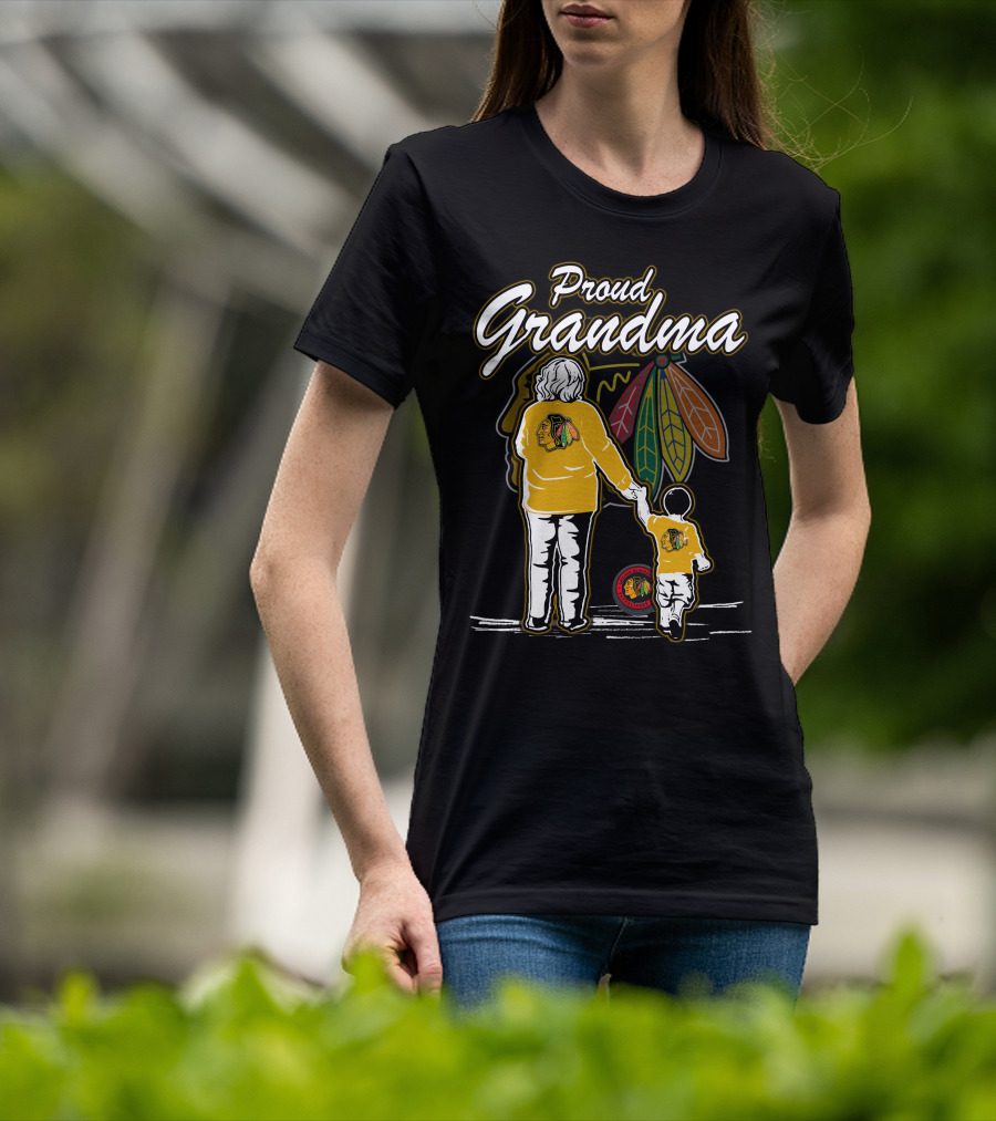 Proud Grandma Chicago Blackhawks Family Holding Hands T-Shirt