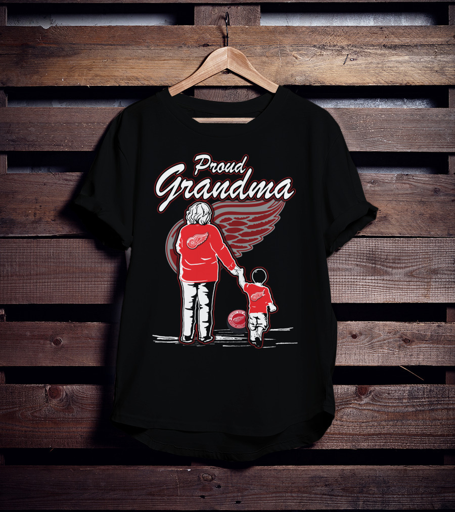 Proud Grandma Detroit Red Wings Family Bonding Winged Wheel Fans T-Shirt