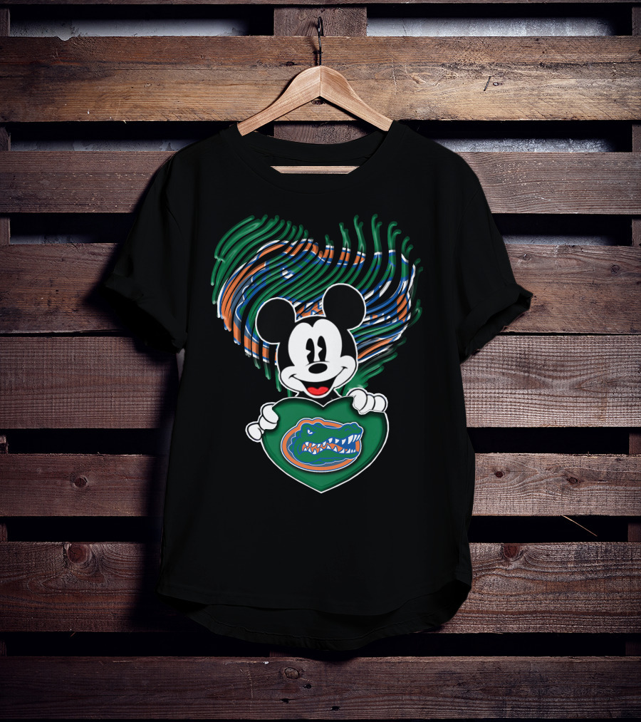 Mickey Mouse Holding Heart With Florida Gators T-Shirt
