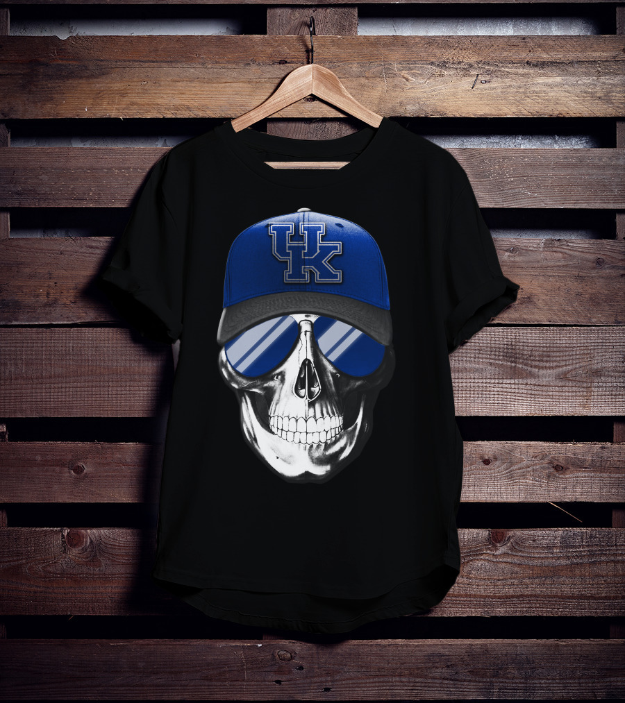 Skull With Kentucky Wildcats Cap And Reflective Sunglasses T-Shirt