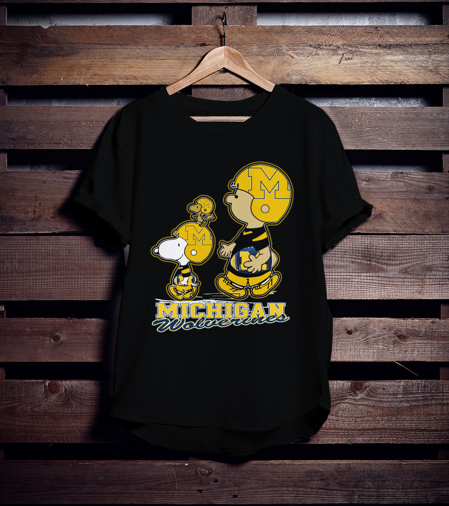 Snpfootball Michigan Wolverines Peanuts Characters Charlie Brown Snoopy Woodstock T-Shirt