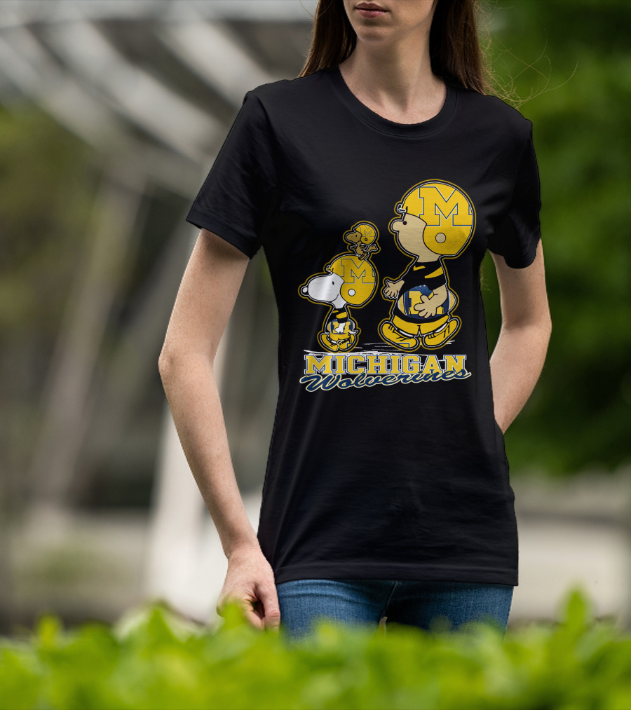 Snpfootball Michigan Wolverines Peanuts Characters Charlie Brown Snoopy Woodstock T-Shirt