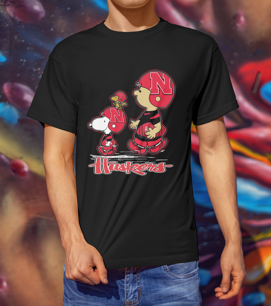 Snpfootball Nebraska Cornhuskers Huskers Charlie Brown Snoopy Woodstock Football Helmets T-Shirt