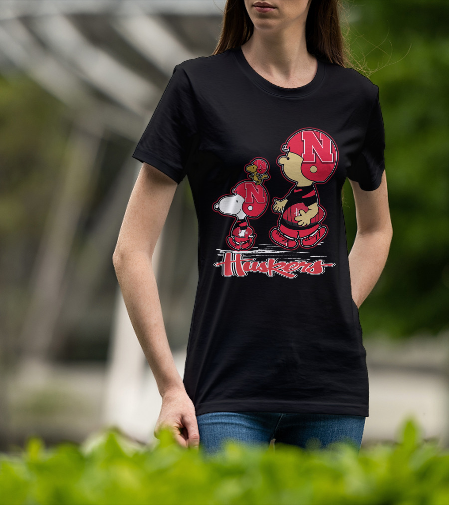 Snpfootball Nebraska Cornhuskers Huskers Charlie Brown Snoopy Woodstock Football Helmets T-Shirt