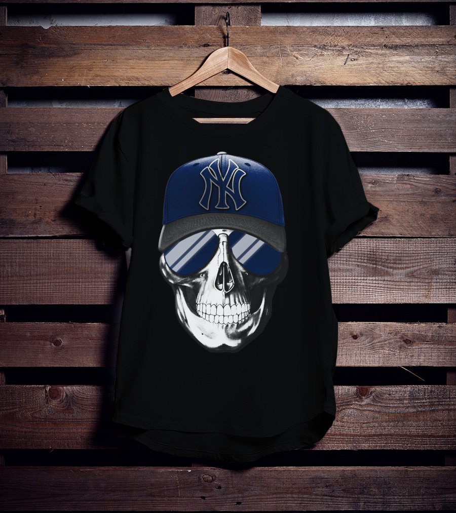 New York Yankees Skull Cap With Glasses T-Shirt