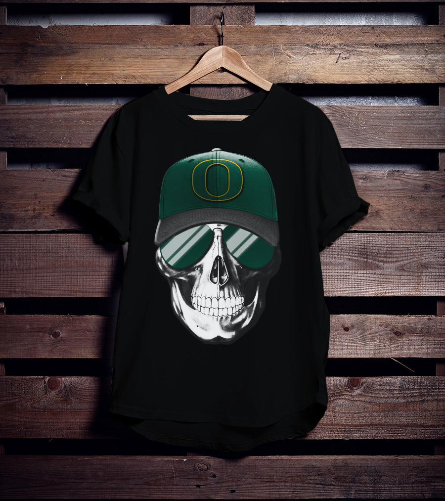 Oregon Ducks Skull With Green Hat And Reflective Glasses T-Shirt