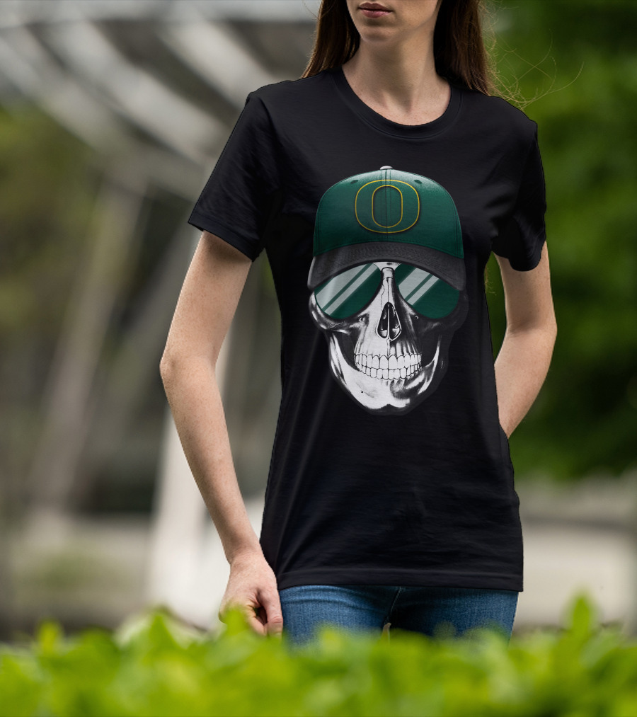 Oregon Ducks Skull With Green Hat And Reflective Glasses T-Shirt