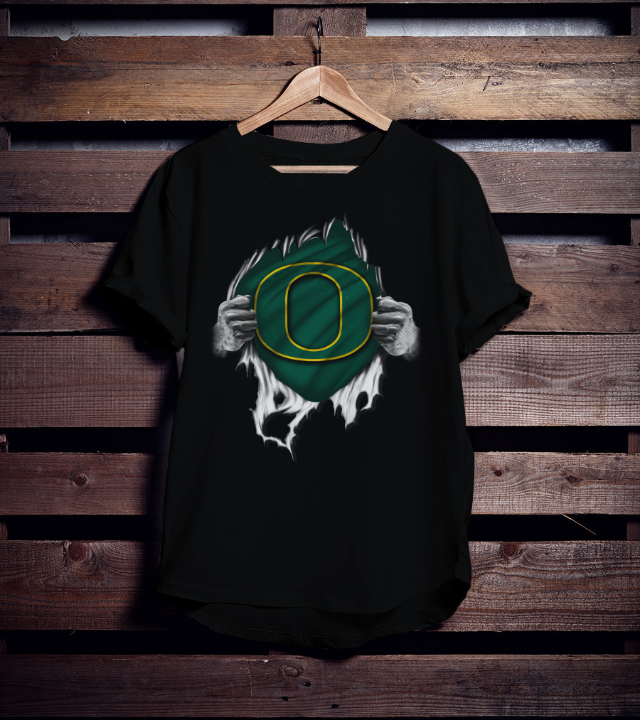 Oregon Ducks Torn Rip Look With Iconic O T-Shirt
