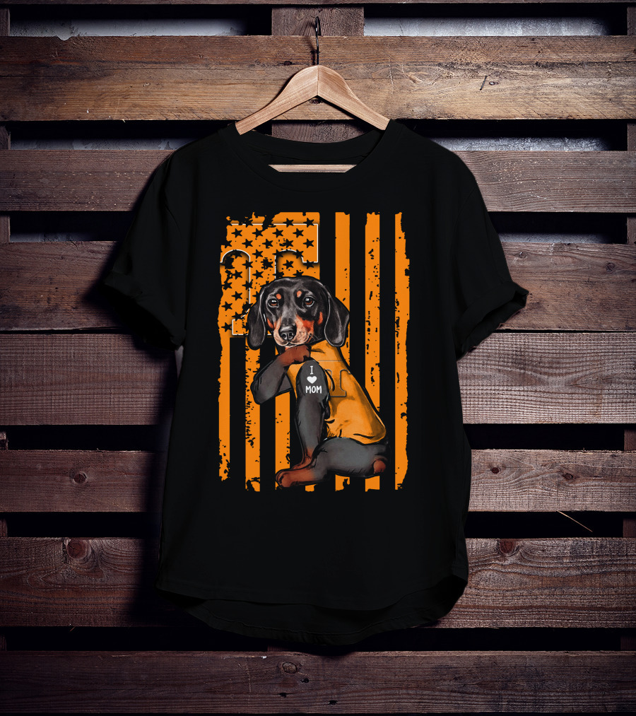 Dachshund In Tennessee Volunteers Gear With I Love Mom Message T-Shirt