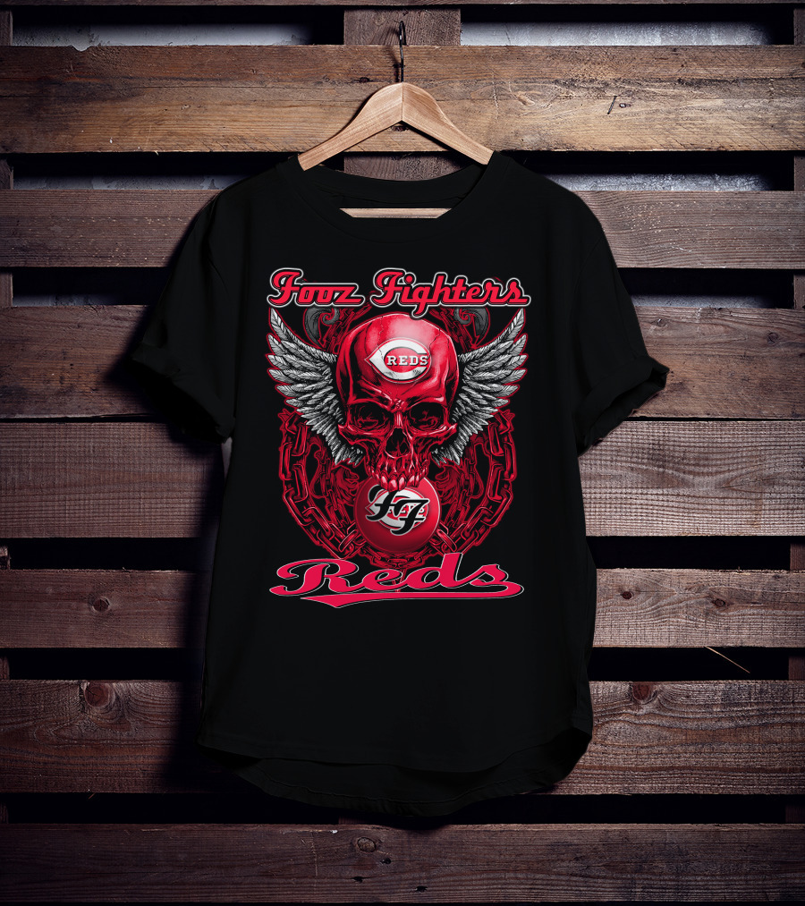 Fooz Fighters Reds Skull With Wings And Chains T-Shirt