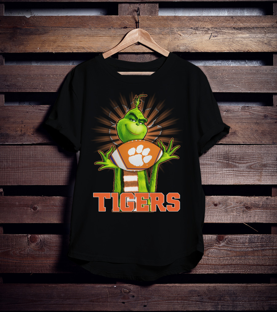 Grinch Holding Clemson Tigers Football T-Shirt