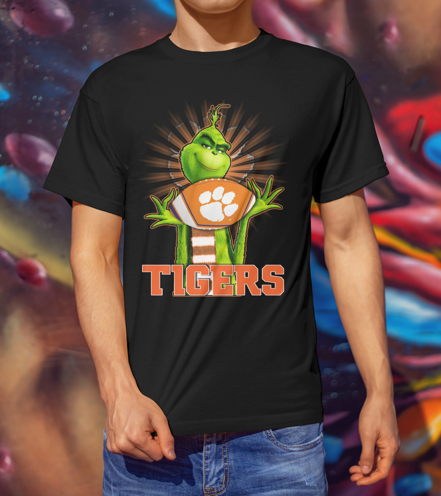 Grinch Holding Clemson Tigers Football T-Shirt
