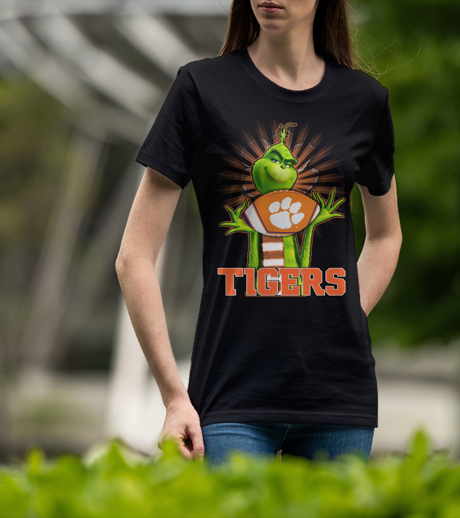 Grinch Holding Clemson Tigers Football T-Shirt