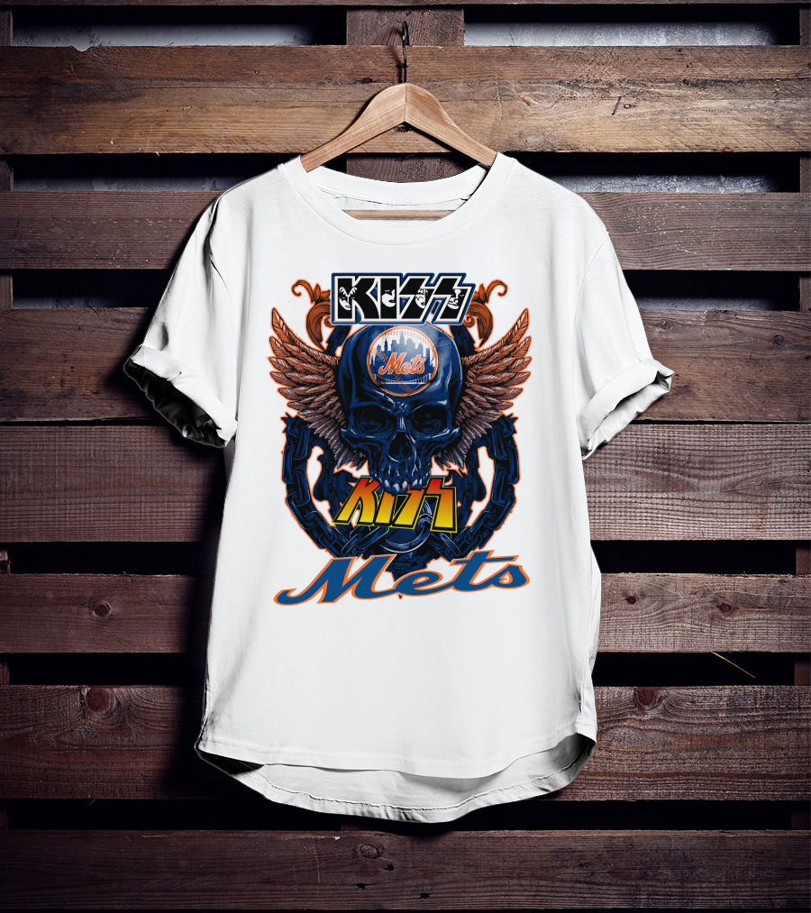Kiss Mets Skull With Wings And Chain T-Shirt