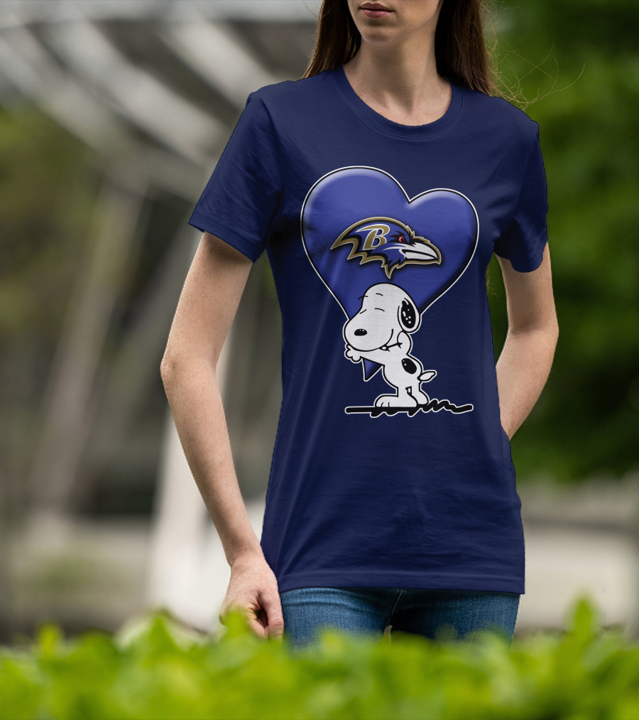 Snp V1 Baltimore Ravens Heart And Snoopy Hug T-Shirt