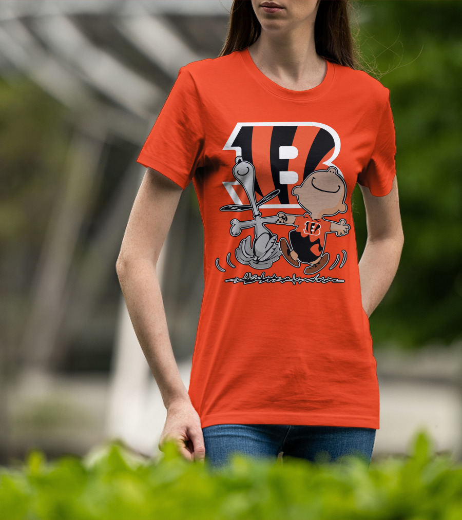 Cincinnati Bengals Peanuts Collaboration With Snoopy And Charlie Brown Dancing T-Shirt
