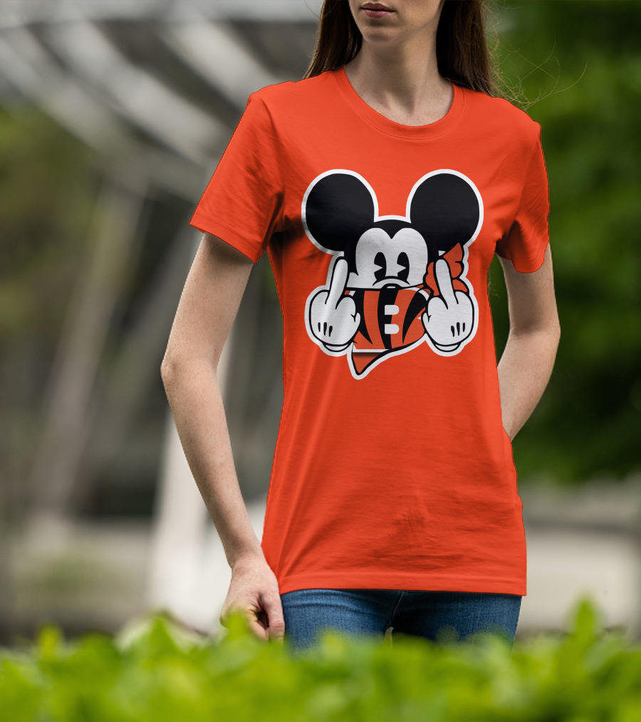 Cincinnati Bengals 29 Mickey Mouse Football Fan Gesture T-Shirt
