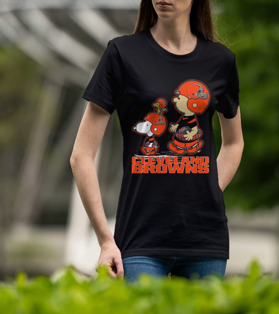 Snpfootball CLEVELAND BROWNS Peanuts Characters Football Helmets T-Shirt