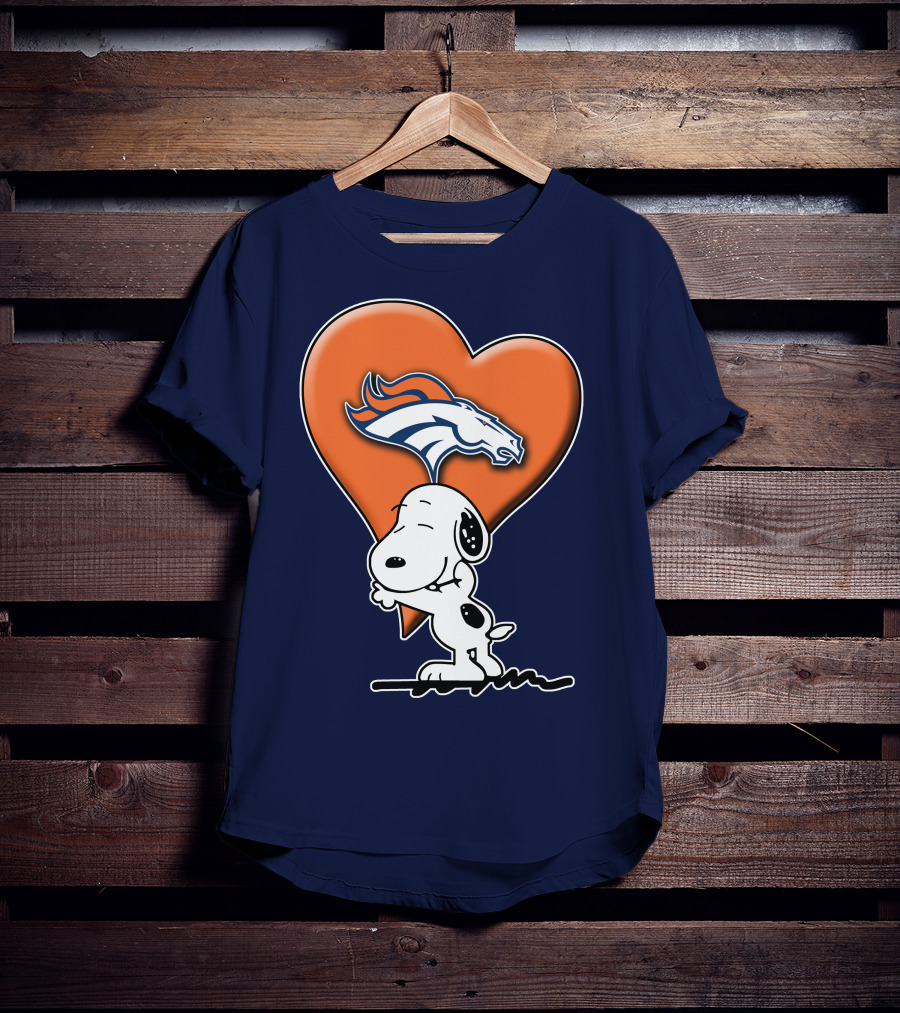 Snp V1 Denver Broncos Snoopy Hugging Heart T-Shirt
