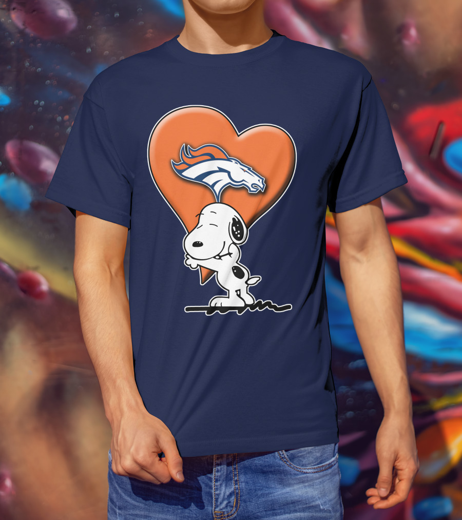 Snp V1 Denver Broncos Snoopy Hugging Heart T-Shirt