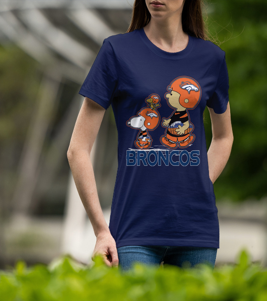 Snpfootball Denver Broncos Peanuts Characters Helmet T-Shirt