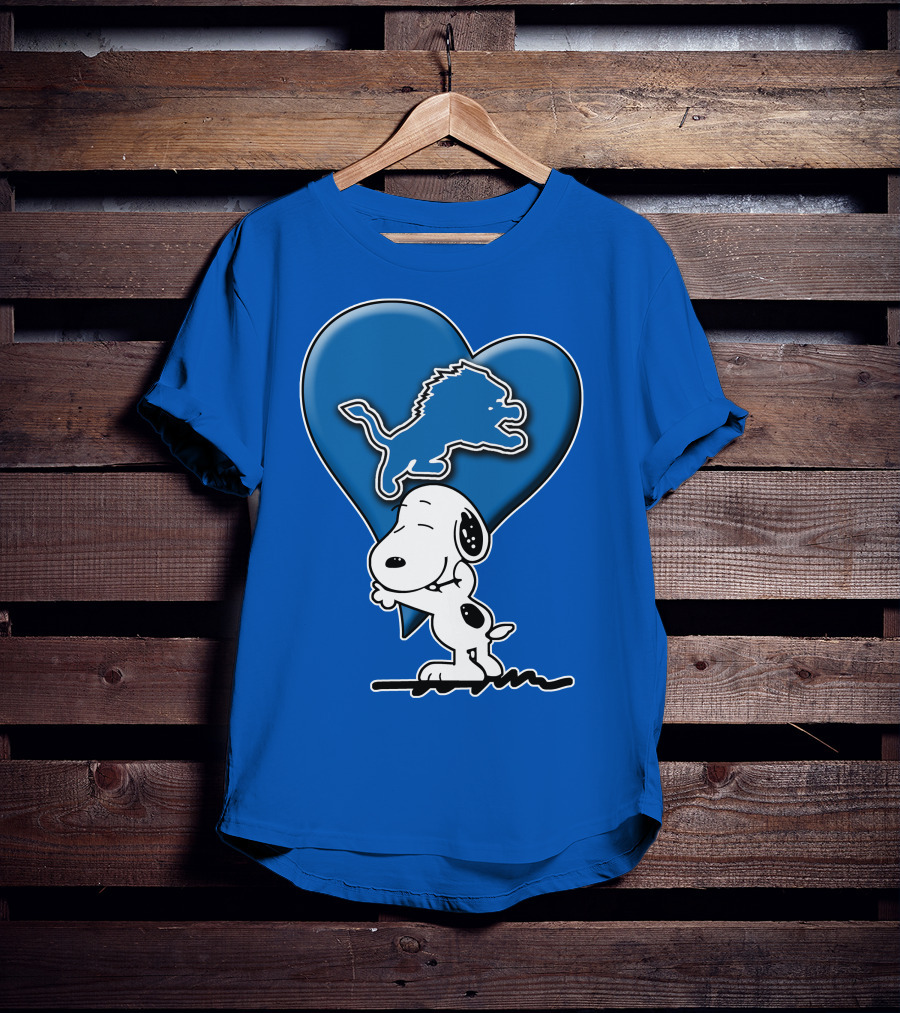 Snp DETROIT LIONS Blue Heart Snoopy Hugging Lion T-Shirt