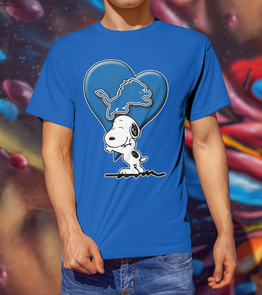 Snp DETROIT LIONS Blue Heart Snoopy Hugging Lion T-Shirt