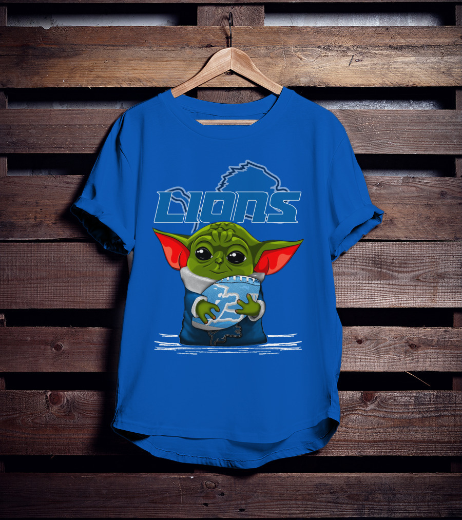 Yoda Holding Football DETROIT LIONS T-Shirt