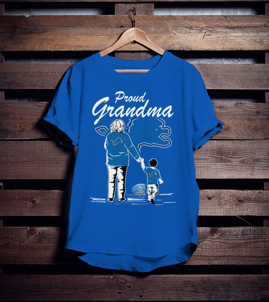 Proud Grandma Detroit Lions Fan With Child And Football With Lion T-Shirt