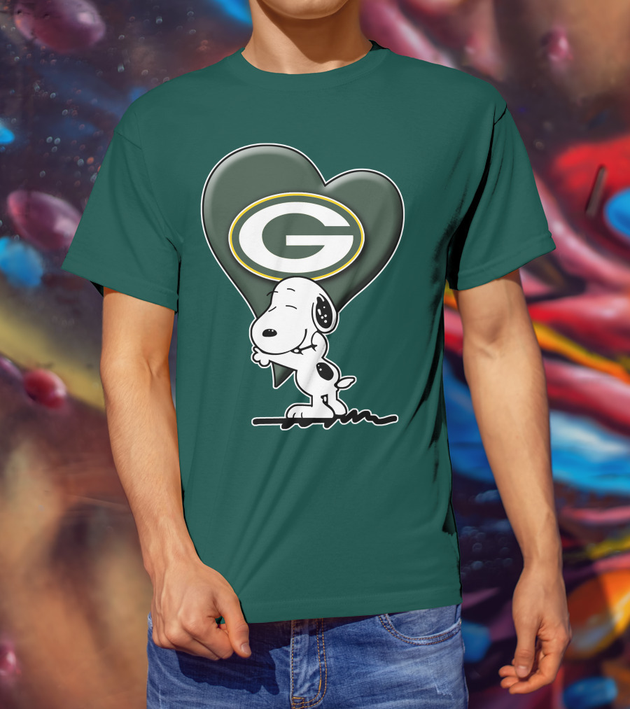Snoopy Hugging Heart With Green Bay Packers T-Shirt