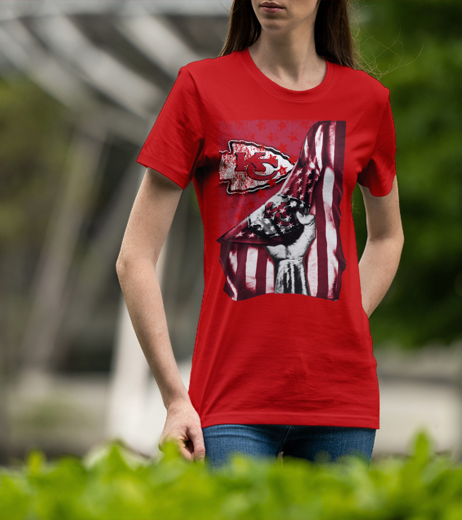 Kansas City Chiefs Arrowhead With American Flag Motif T-Shirt