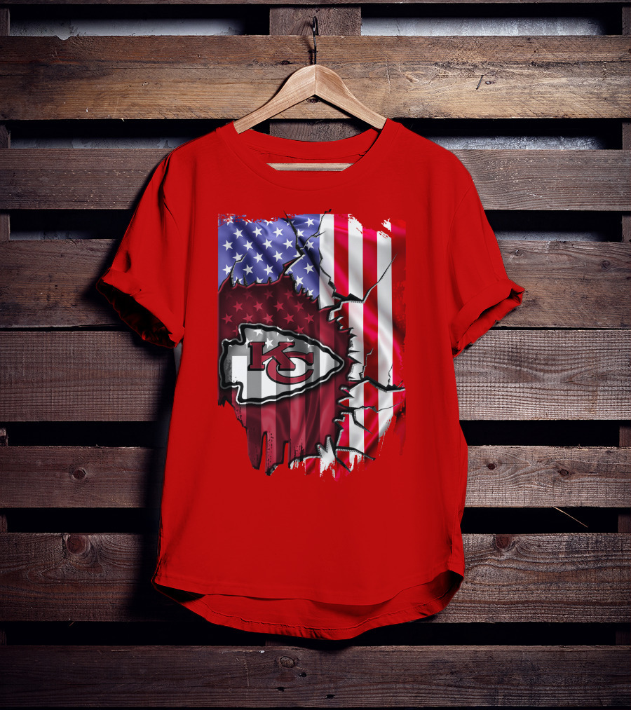 Kansas City Chiefs Logo With American Flag Background T-Shirt