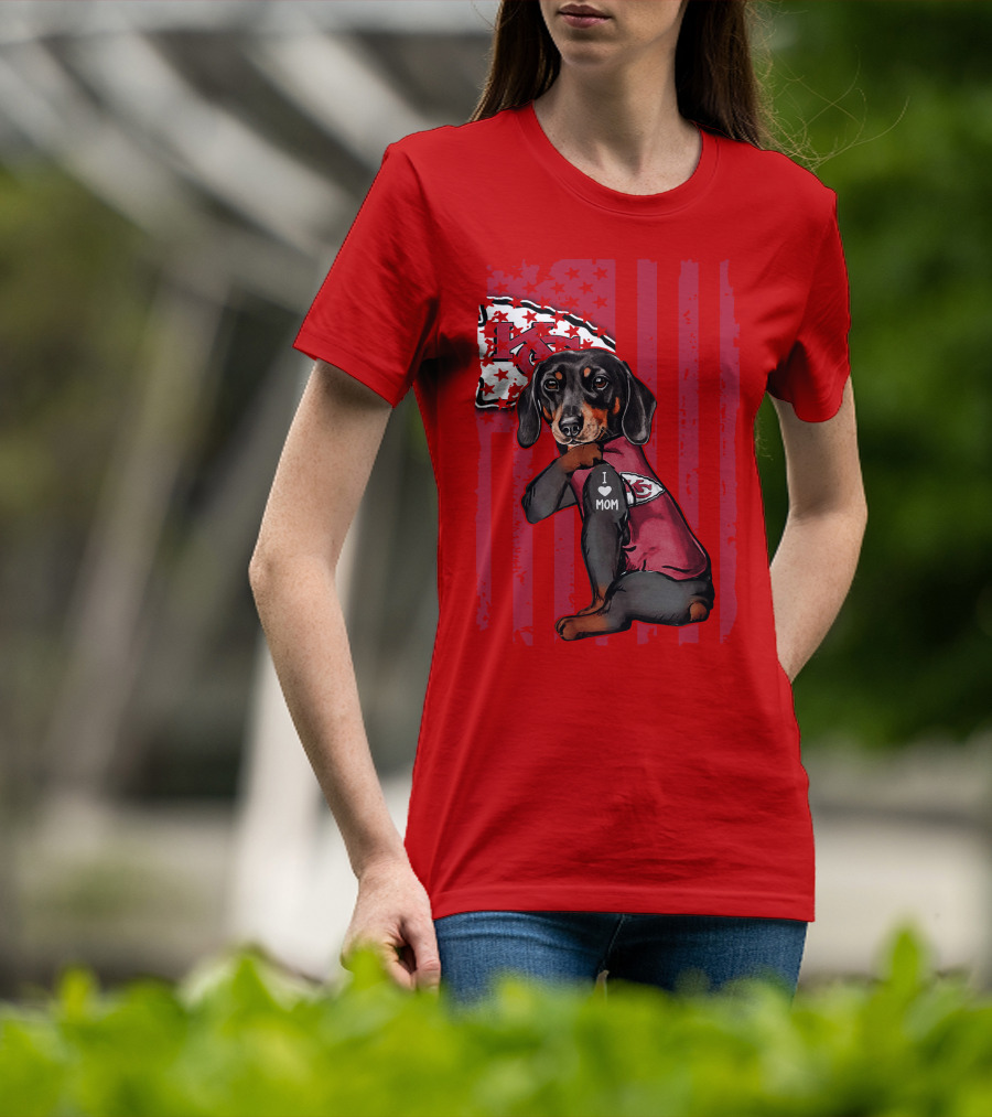 Dachshund I Love Mom Kansas City Chiefs Fan Flag T-Shirt