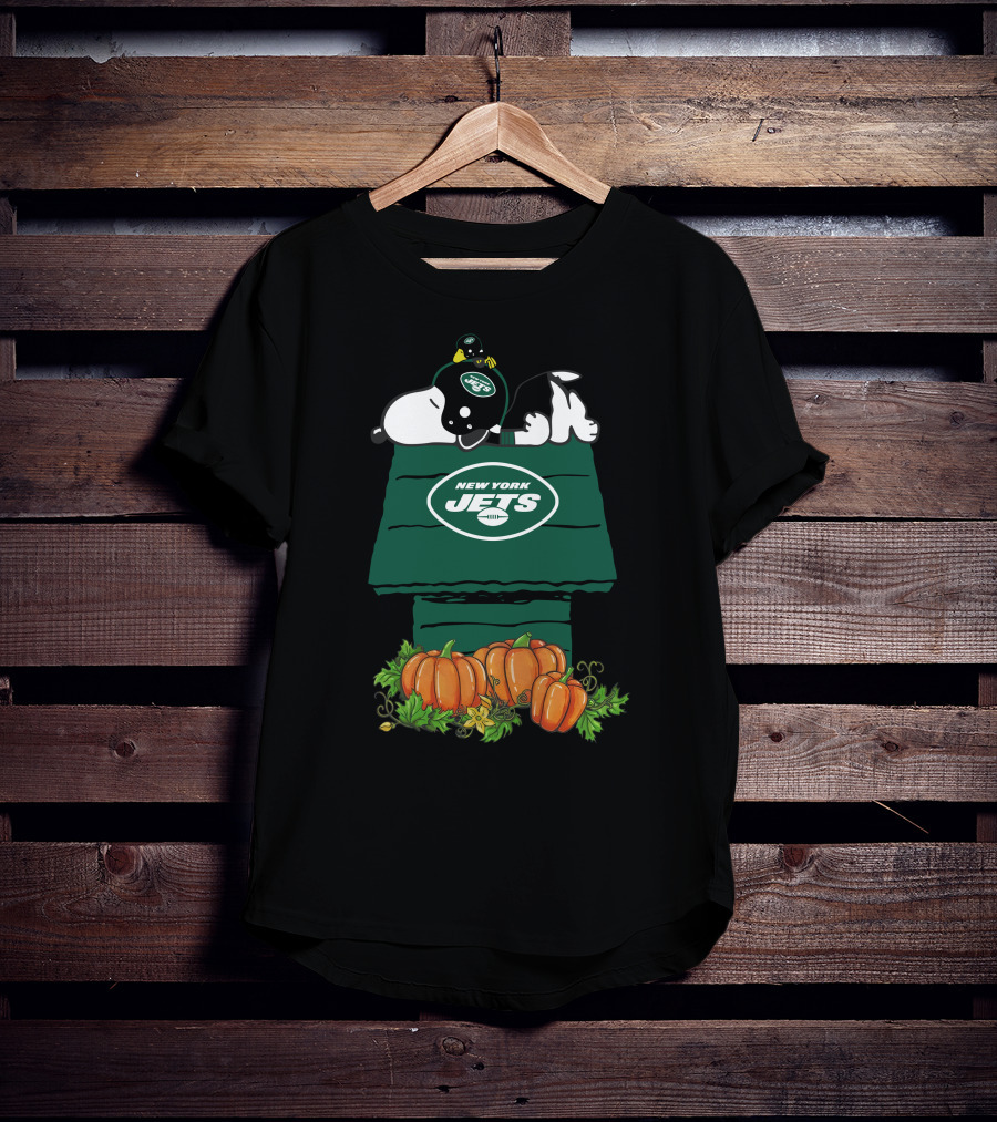 New York Jets Snoopy Resting On Pumpkin Doghouse T-Shirt