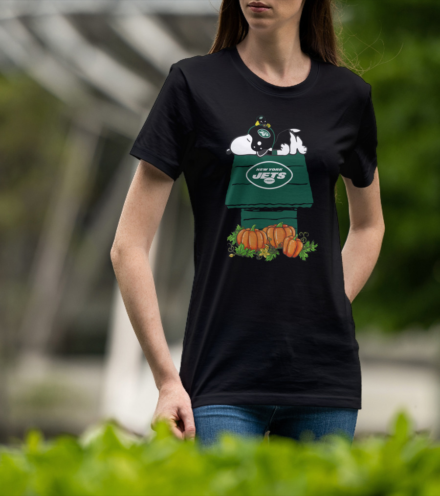 New York Jets Snoopy Resting On Pumpkin Doghouse T-Shirt