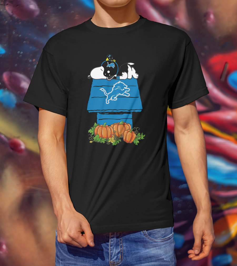 Detroit Lions Snoopy Pumpkin Halloween Peanuts Football Charlie Brown Doghouse T-Shirt