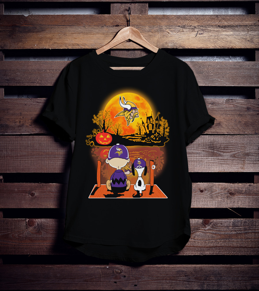 Minnesota Vikings Snoopy And Charlie Brown Halloween Pumpkin Moon T-Shirt
