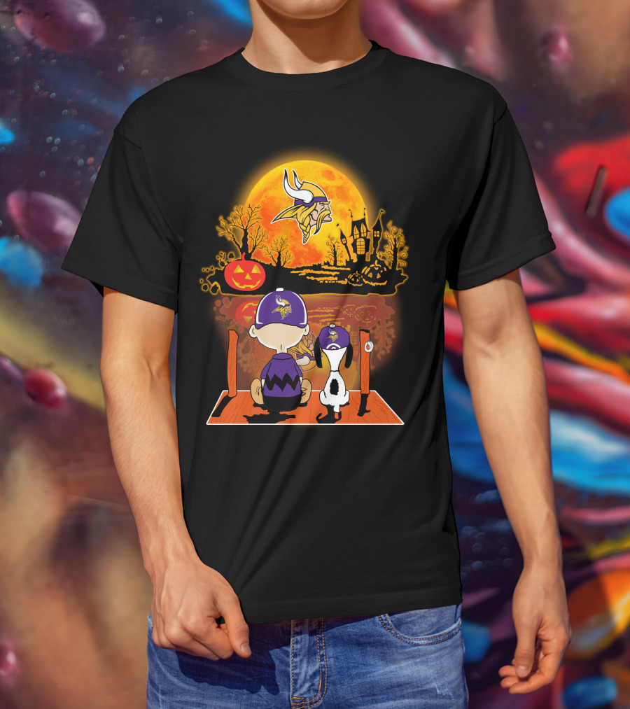 Minnesota Vikings Snoopy And Charlie Brown Halloween Pumpkin Moon T-Shirt